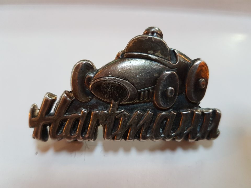 Scuderia Hartmann-Das vordere Emblem wurde nachgegossen